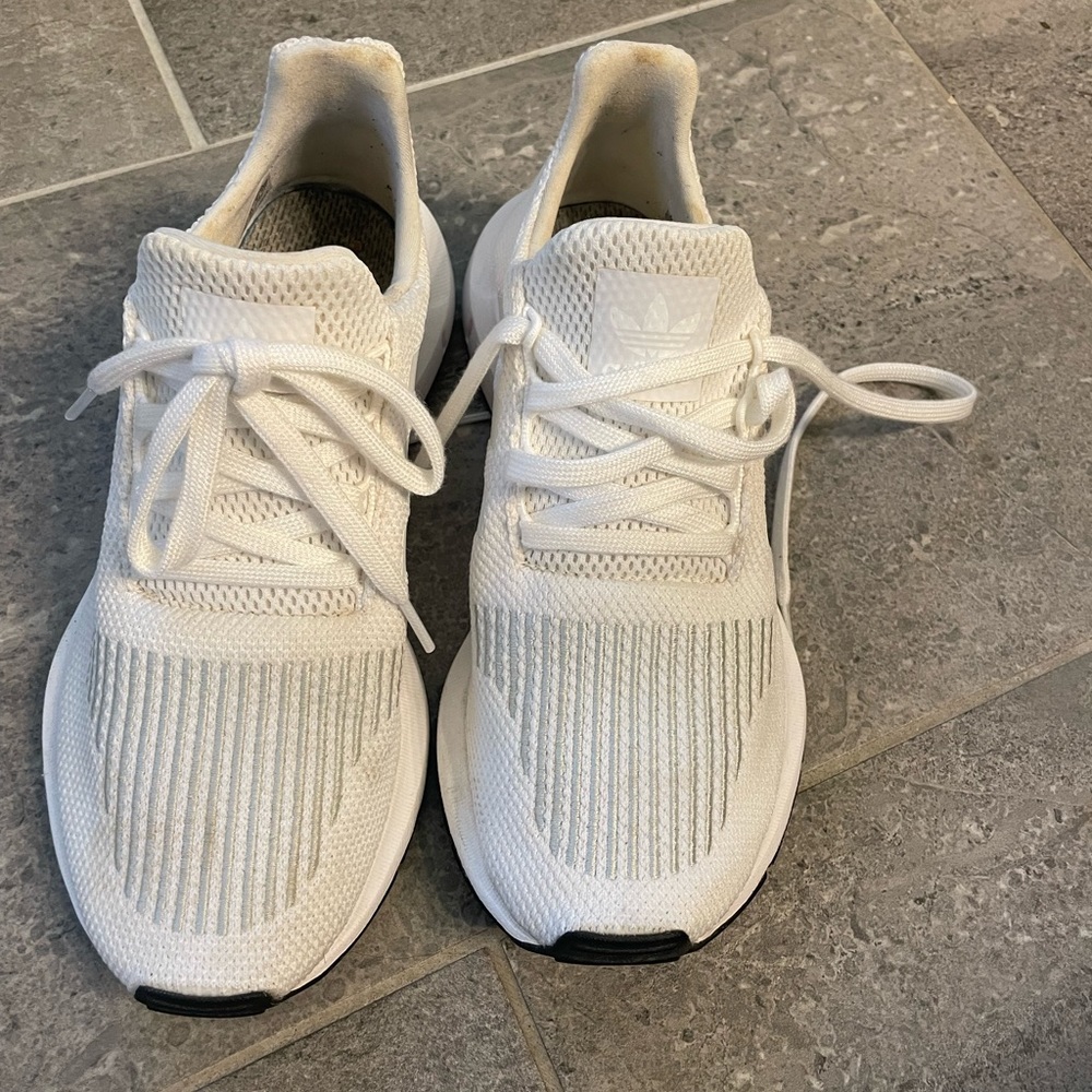 Adidas womens tennis shoes